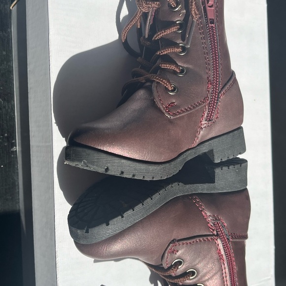 Link Toddler Girl Brown Boots. Size 4. Side zipper closure. Lace Ups. - Picture 2 of 5